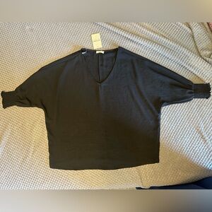NWT Size M eesome women’s black flowy blouse